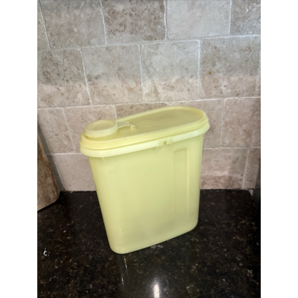 Tupperware Liquid/Juice/Dry Storage Container w/Flip Top Lid Lemon Yellow 792-10